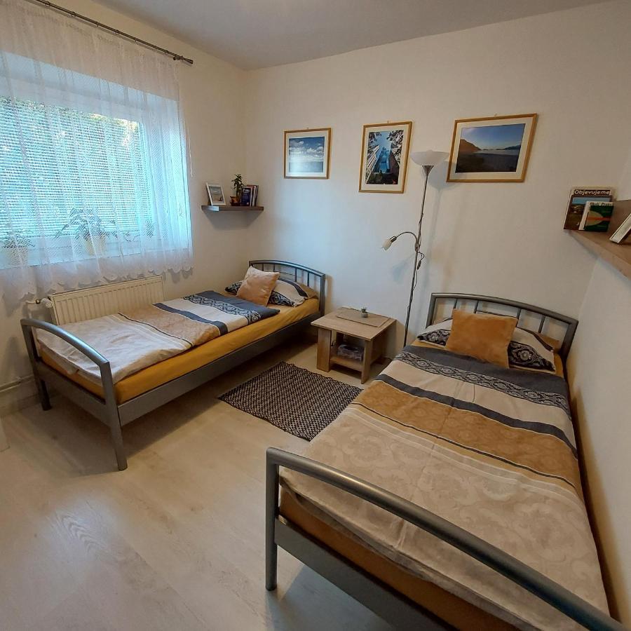 Ferienwohnung Garsonka Jilove u Prahy Exterior foto